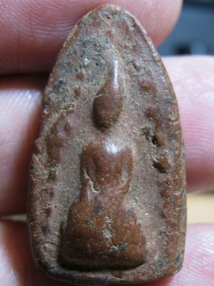 พระสรรค์นั่งข้างเม็ด พิมพ์เล็ก กรุท้ายย่าน เนื้อดิน จ.ชัยนาท