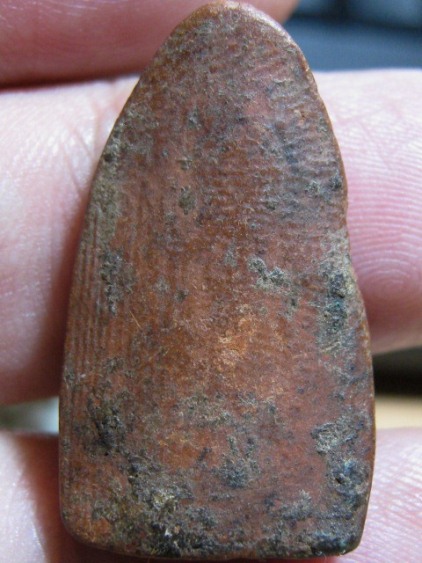 พระสรรค์นั่งข้างเม็ด พิมพ์เล็ก กรุท้ายย่าน เนื้อดิน จ.ชัยนาท