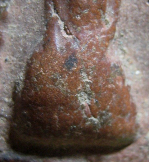 พระสรรค์นั่งข้างเม็ด พิมพ์เล็ก กรุท้ายย่าน เนื้อดิน จ.ชัยนาท