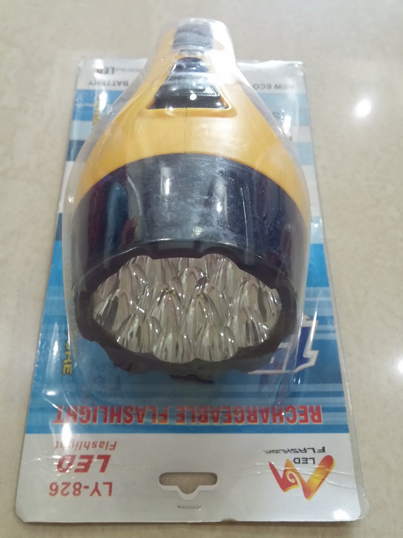 โล็ะสต็อกถูกๆ เคาะเดียว (150 บาท) ไฟฉาย LED แบบชาร์ทไฟ