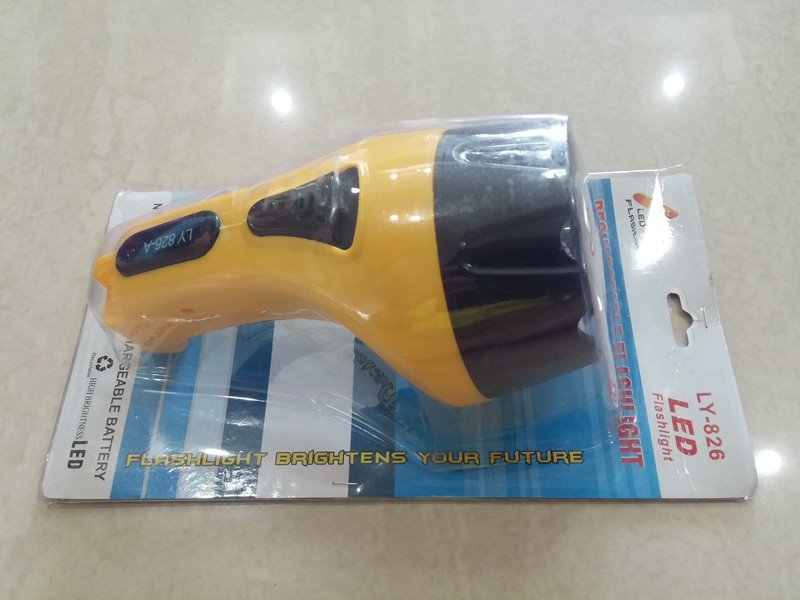 โล็ะสต็อกถูกๆ เคาะเดียว (150 บาท) ไฟฉาย LED แบบชาร์ทไฟ