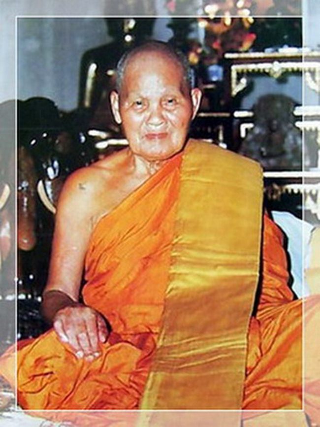 รูปเหมือนหลวงปู่ชอบ ฐานสโม รุ่นฉลอง 90 พรรษา ปี 34 