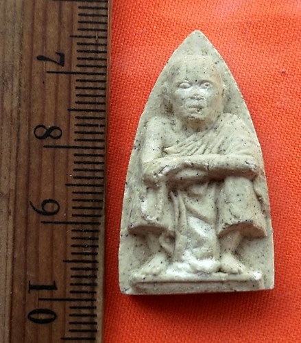 เริ่ม 10 บาท กับ พระผงหลวงพ่อคูณ วัดบ้านไร่ ..DM545