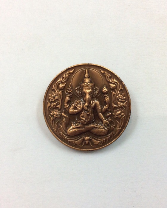 เหรียญพระพิฆเนศ ปางประทานพร นาฏยศาลา หุ่นละครเล็กโจหลุยส์ เนื้อทองชมพู ปี51 มีโค๊ด กล่องเดิม #14591