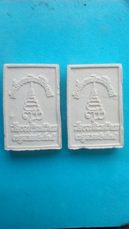 พระไพรีพินาศเนื้อผงปี34พร้อมกล่องเดิม สององค์