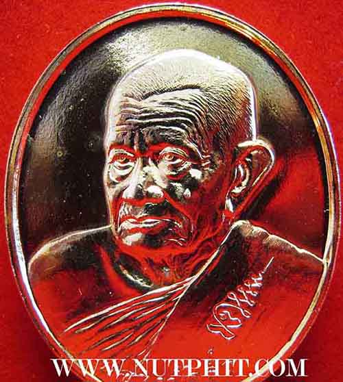 เหรียญหลวงปู่คร่ำ วัดวังหว้า ระยอง พ.ศ.๒๕๓๗ มาพร้อมกล่องเดิม สวยหรูสุดฤทธิ์*232