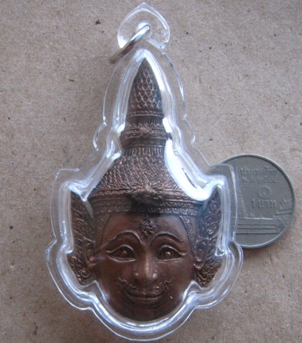 	เศียรพระลักษณ์หน้าทอง รุ่นสมปรารถนา(รุ่นแรก)หลวงพ่อเอิบ วัดซุ้มกระต่าย ชัยนาท ปี2555 เลข932+เลี่ยม