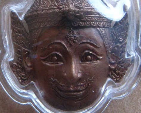  	เศียรพระลักษณ์หน้าทอง รุ่นสมปรารถนา(รุ่นแรก)หลวงพ่อเอิบ วัดซุ้มกระต่าย ชัยนาท ปี2555 เลข932+เลี่ยม