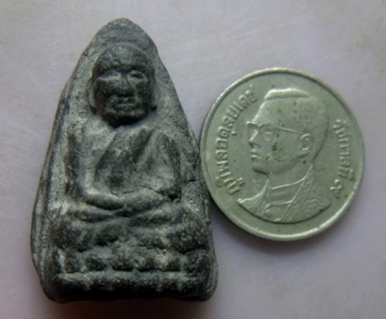 **วัดใจ**หลวงปู่ทวดเนื้อว่าน พิมพ์ใหญ่ ฝังตะกรุดใต้ฐาน เก่าๆไม่ทราบที่**สวยๆ เชิญชมครับ
