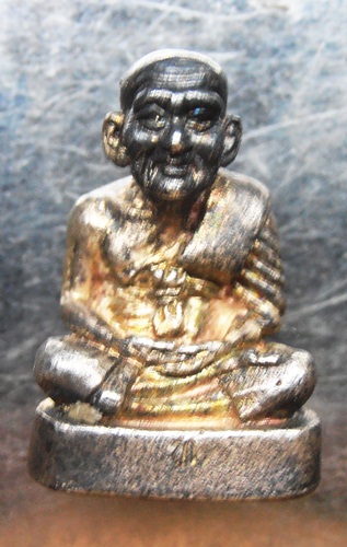 รูปหล่อหลวงปู่ทวดเนื้อเงินอุดกริ่ง ปี32ตอกโค๊ต ท อาจารย์นองปลุกเสกสวยๆครับ