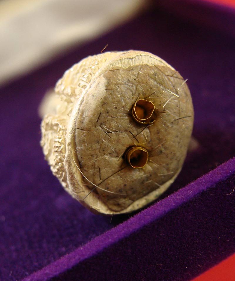 พระกริ่งศรีสุทโธ "รุ่นแรก" หลวงปู่บัว ถามโก จ.ตราด กรรมการ เนื้อเงินก้นอุดผง ตะกรุดทองคำ 2 ดอก