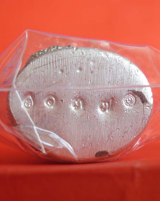 พระกริ่งศรีสุทโธ หลวงปู่บัว วัดศรีบูรพาราม จ.ตราด เนื้อเงิน ก้นเงิน หมายเลข ๑๓๗ พร้อมกล่อง