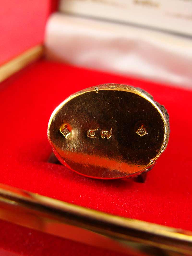 พระกริ่งศรีสุทโธ "รุ่นแรก" หลวงปู่บัว ถามโก จ.ตราด เนื้อนวะเต็มสูตรแก่ทองคำ ก้นทองคำ หมายเลข ๔๗