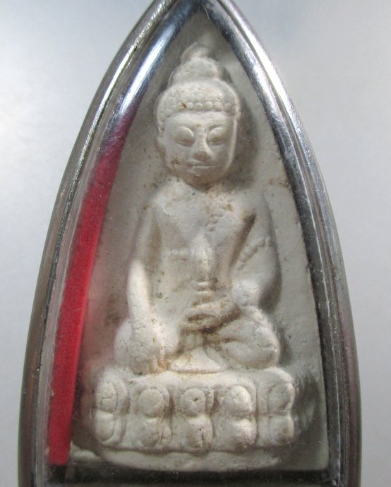 ๒๐ พระกริ่งครึ่งซีก เนื้อผง