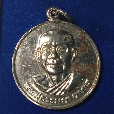 เหรียญหลวงพ่อฤาษีลิงดำ หลังยันต์เกาะเพชร ปี30 สภาพสวยๆครับ ราคาเคาะเดียว