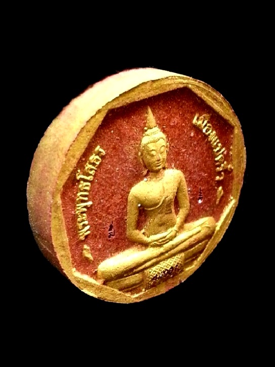 พระผงหลวงพ่อโสธร รุ่นทองประทาน ( พิมพ์เล็ก ) " เนื้อผงสีแดง (ปัดทอง) " หมายเลข 44987 พร้อมกล่องเดิม