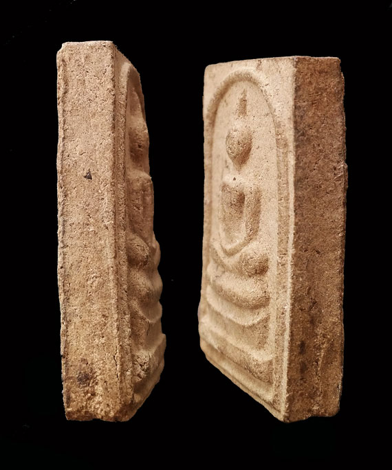 พระสมเด็จโนนผึ้งหลวงปู่หมุน วัดบ้านจาน เนื้อผงพุทธคุณ ว่าน108 ฝังพลอยเสก สภาพสวยมาก คม ชัด