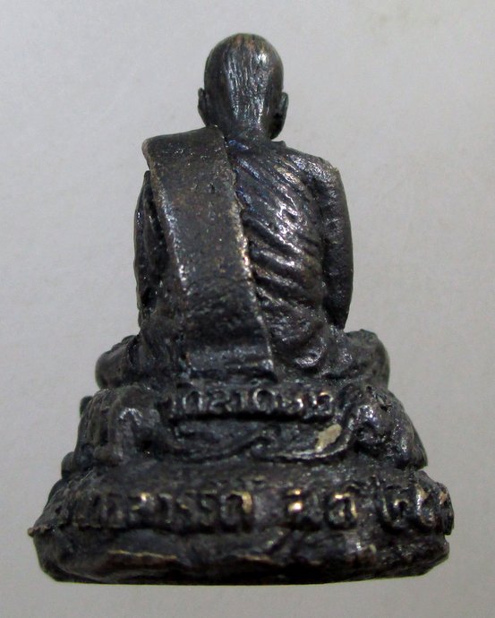 ๒๐ รูปหล่อนั่งเสือ หลวงปู่เปลื้อง วัดลาดยาว จ.นครสวรรค์ รุ่นก้าวหน้าพิเศษ