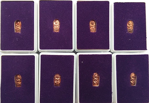 พระปรกมะขาม หลวพ่อสิน จำนวน 8 องค์ พร้อมกล่องสวยๆ ครับ น่าเก็บ