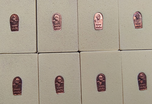 พระปรกมะขาม หลวพ่อสิน จำนวน 8 องค์ พร้อมกล่องสวยๆ ครับ น่าเก็บ