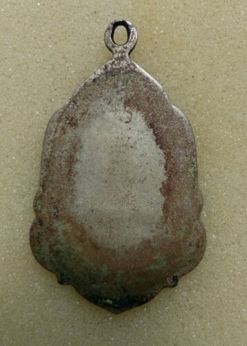 เหรียญใบสาเก รุ่นแรก หลวงพ่อแพ วัดพิกุลทอง พ.ศ.2508สภาพใช้