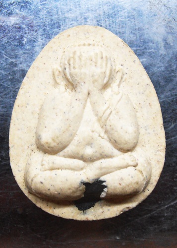 ปิดตาหลวงปู่คำพันธ์ ฝังตระกรุดเงิน หมายเลจกำกับ สวยๆครับ