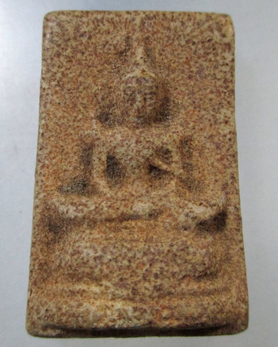 ๒๐ พระแก้วมรกต เนื้อผงเก่า