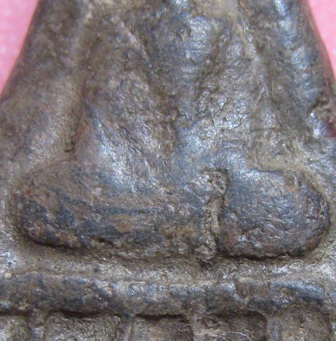 พระนางกำแพงฐานตาราง เนื้อดิน จ.กำแพงเพชร 