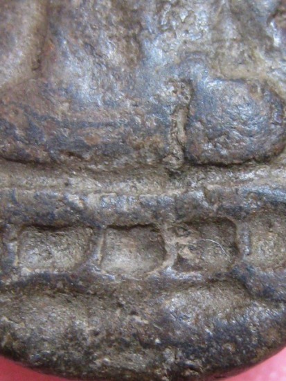 พระนางกำแพงฐานตาราง เนื้อดิน จ.กำแพงเพชร 