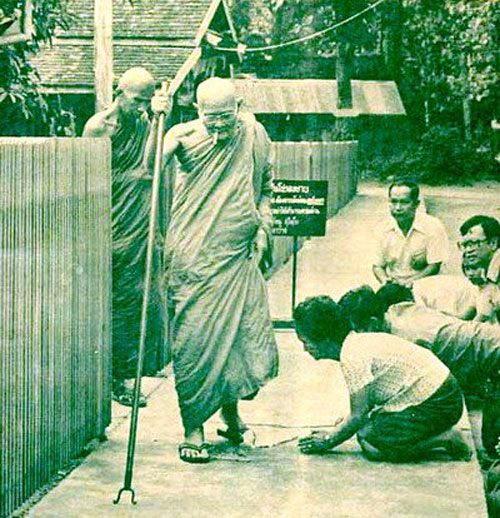 ตั้งราคาวัดใจ 100 เดียวเท่านั้น แหวนลงยา หลวงปู่แหวน วัดดอยแม่ปั๋ง จ.เชียงใหม่