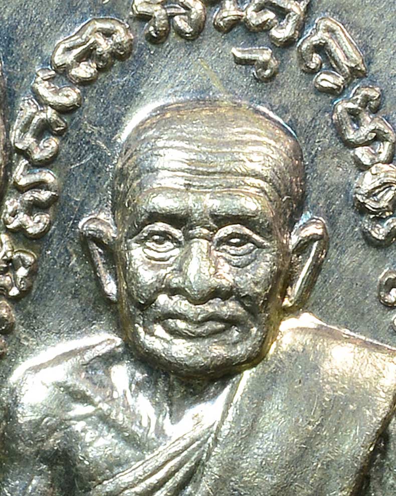 -เหรียญเสมาใหญ่ หลวงพ่อทวด วัดช้างให้ ปี 22 เนื้อเงิน บล๊อคนิยม ยันต์ชิดขอบ สวยครับ