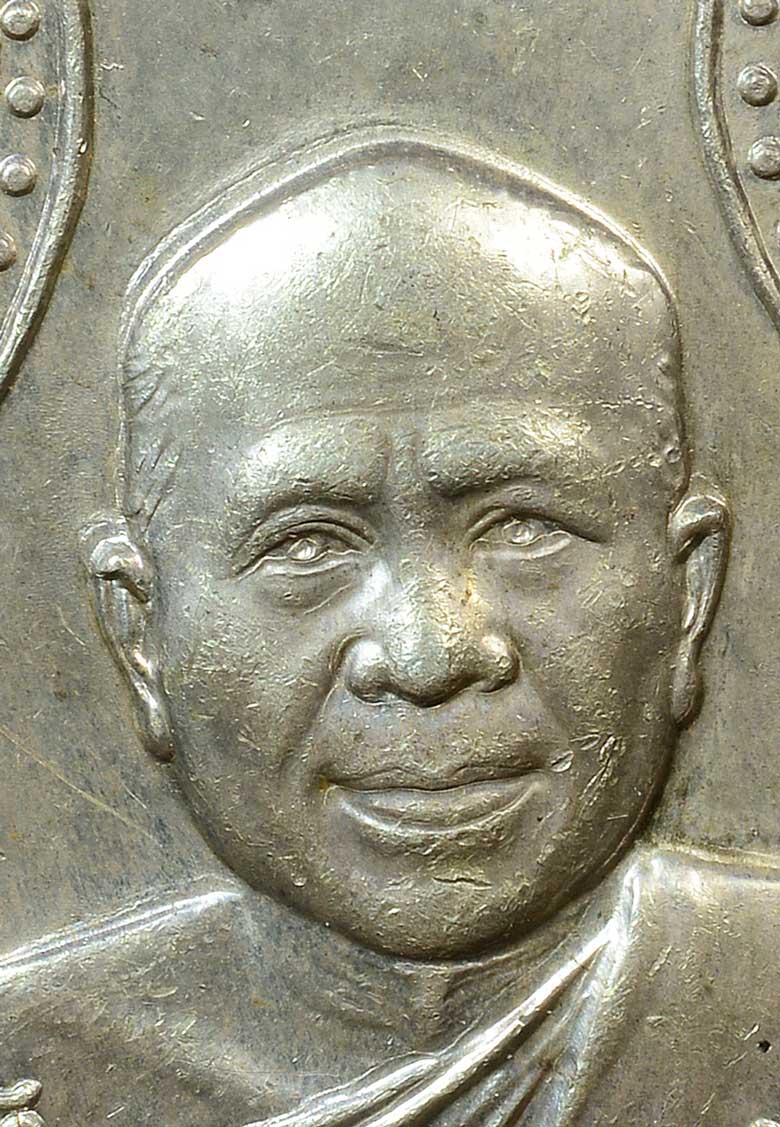 -เหรียญเสมาใหญ่ หลวงพ่อทวด วัดช้างให้ ปี 22 เนื้อเงิน บล๊อคนิยม ยันต์ชิดขอบ สวยครับ