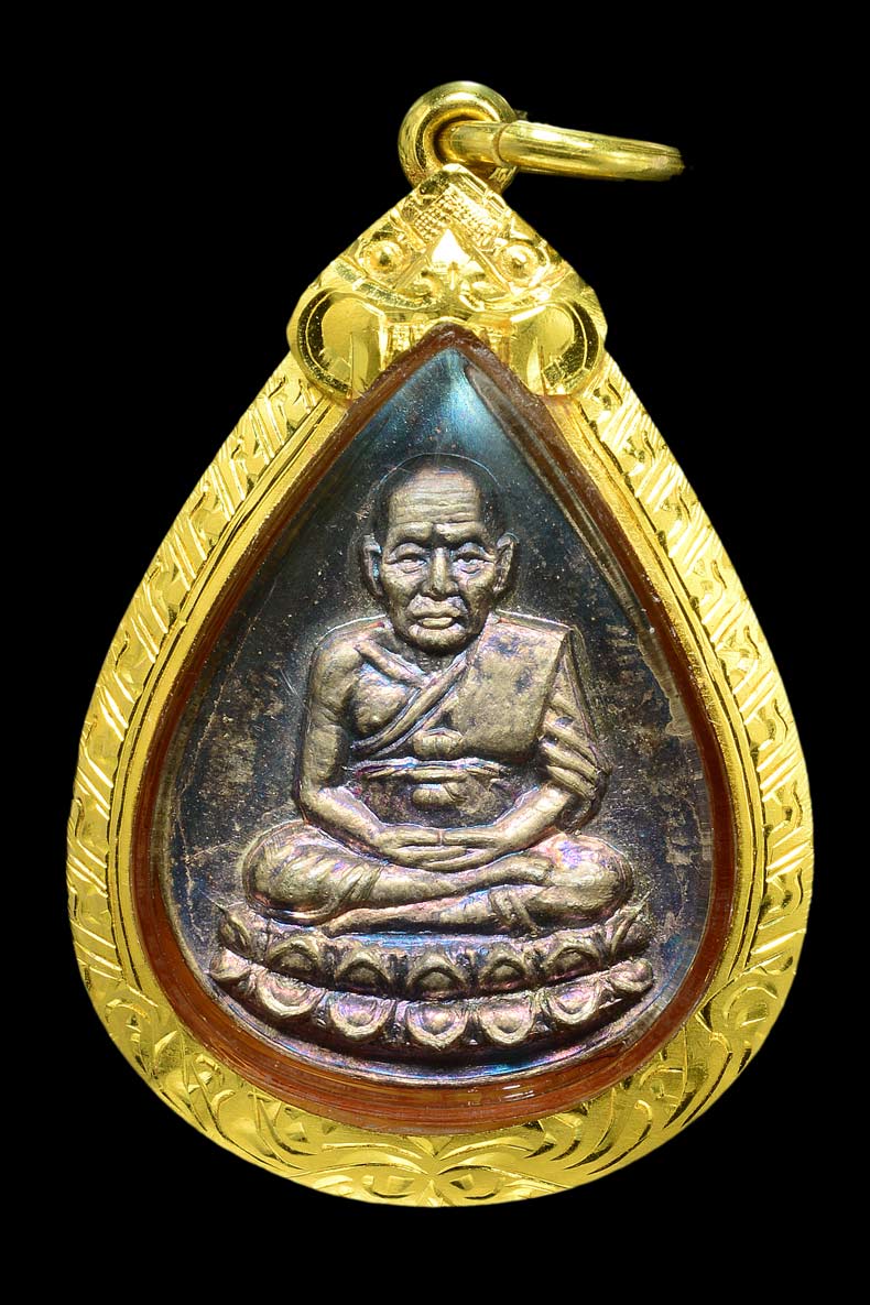 เหรียญหยดน้ำ หลวงปู่ทวด รุ่นทูลเกล้า เนื้อเงิน ปี2530 เลี่ยมทองพร้อมบูชาครับ