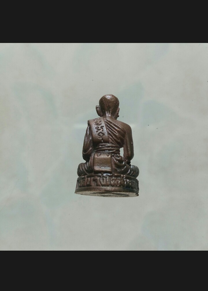 รูปหล่อ หลวงปู่พุ่ม วัดบางโคล่นอก ปี 16