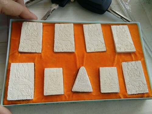 พระผงชุดหลวงพ่อคง วัดวังสรรพรส จันทบุรี ปี29รุ่นมงคล ๙ กล่องเดิม