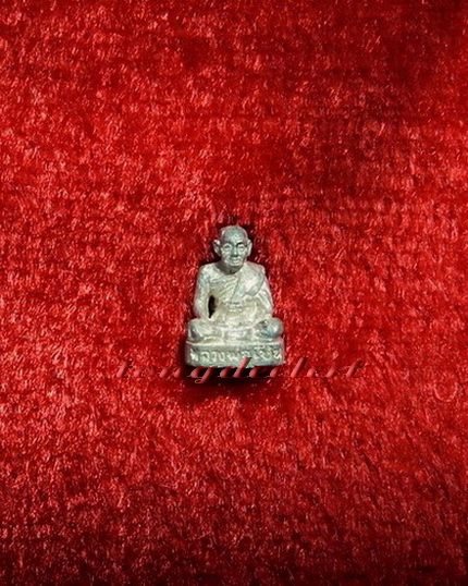 รูปหล่อจิ๋วหลวงพ่อเปิ่น วัดบางพระ จ.นครปฐม เนื้อเงิน ปี 2538 รุ่นอณูทิพย์ สวยมากค่ะ