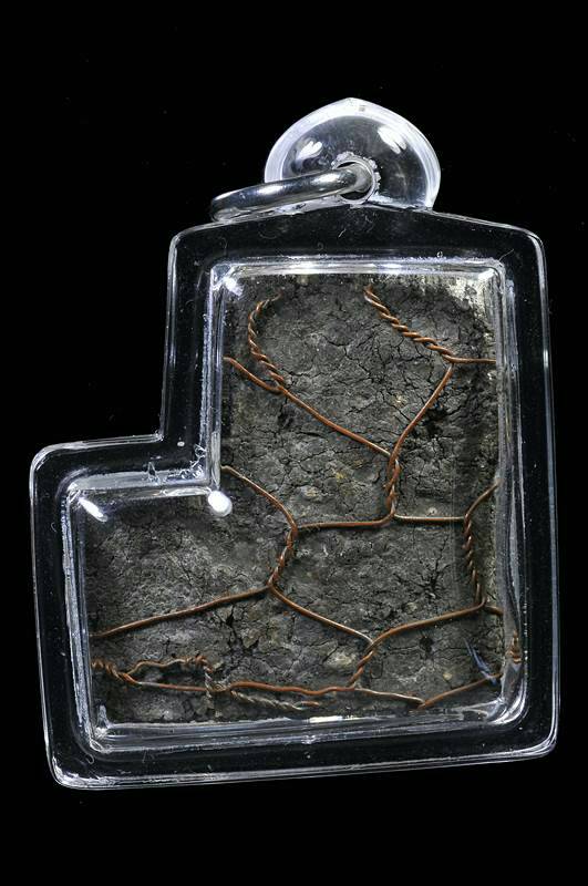 1000 พระแผงเนื้อชินตะกั่ว ไม่ทราบที่ เลี่ยมสวย ข้างในถักลวดทองแดงแบบโบราณครับ