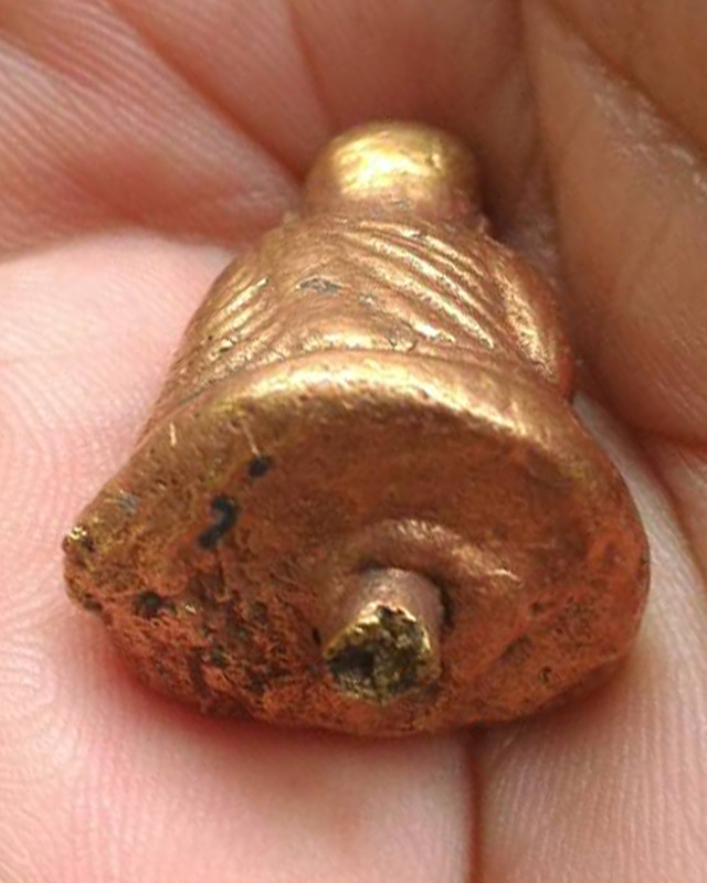 ล้างผิว...รูปหล่อหลวงพ่อเงิน รุ่นปืนแตก วัดคงคาราม (บางคลานใต้) ตัดจากช่อกรรมการ