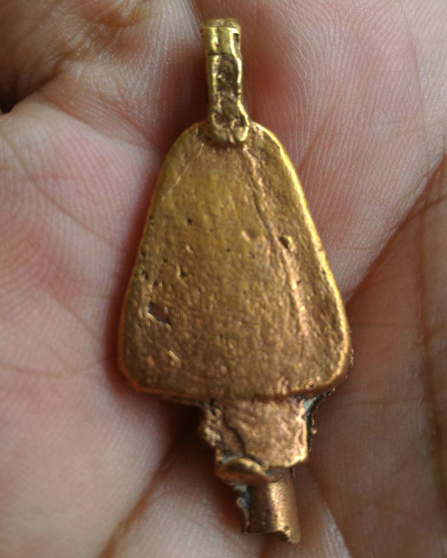 ล้างผิว...เหรียญหล่อจอบใหญ่ หลวงพ่อเงิน รุ่นปืนแตก วัดคงคาราม (บางคลานใต้) ตัดจากช่อกรรมการ