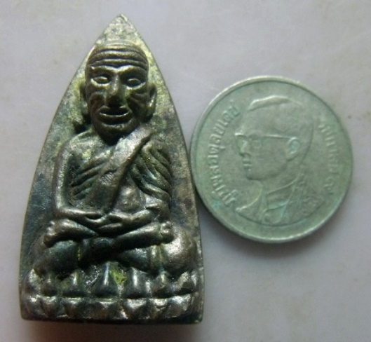 **วัดใจ**หลวงปู่ทวดเตารีด หลังลายเซ็น เนื้อนวะพรายเงิน ตอกโค้ด คอจุด วัดบวรฯ ปี 2543**สวยๆ เชิญชม