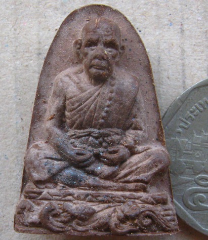 รูปเหมือนเตารีดหลวงปู่หมุน ปี57อุดมลาภมหาโภคทรัพย์”เนื้อผงผสมมวลสารเก่าโรยแร่เหล็กน้ำพี้ เปิดโลกธาตุ