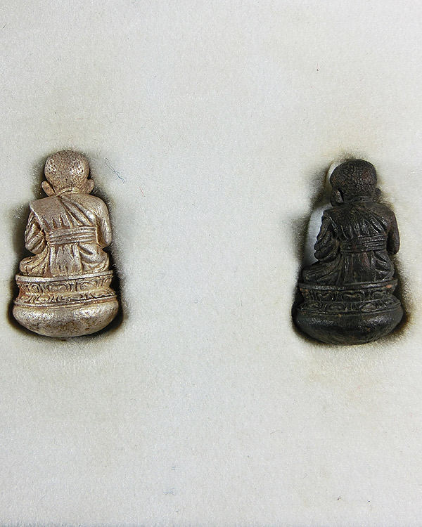 หลวงปู่ทวด รูปหล่อเบ้าทุบ เนื้อเงิน นวะโลหะ รุ่นแรก ปี 2540 หมายเลข ๗๖๕