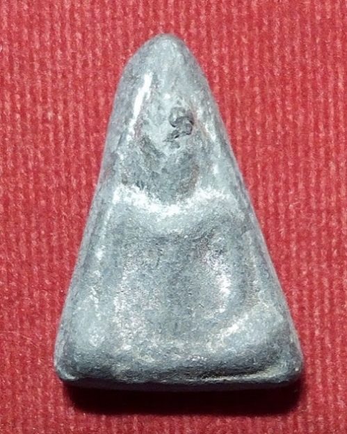 พระนางพญา ชินตะกั่ว หลวงปู่โต๊ะ ออกวัดโคนอน ปี2515 ตอกโค๊ตด้านหลัง หลวงปู่โต๊ะร่วมเสก..เคาะเดียวแดง.