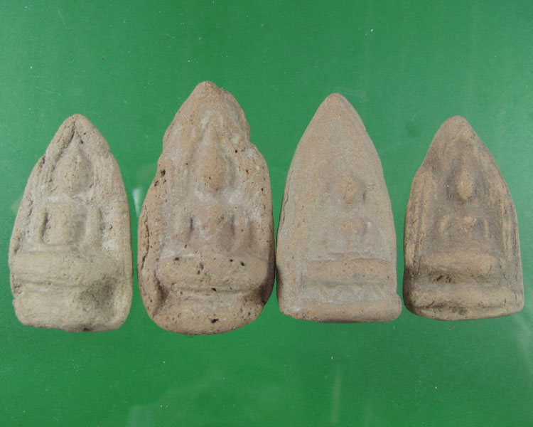 พระซุ้มทอง กรุวัดกลางทุ่ง อยุธยา เนื้อดินเผา 4องค์