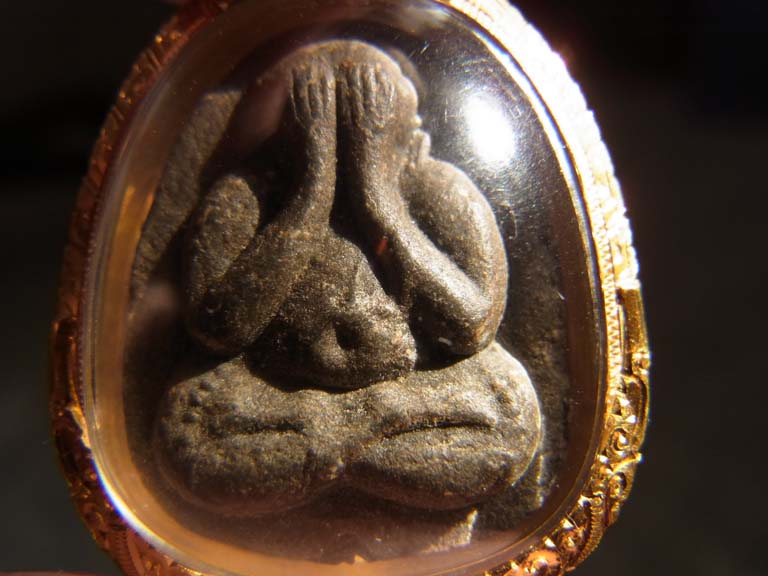 พระปิดตาหลวงปู่โต๊ะ วัดประดู่ฉิมพลี พิมพ์หลังยันต์ดวงเล็ก เนื้อผงใบลาน สาพสวยครับ