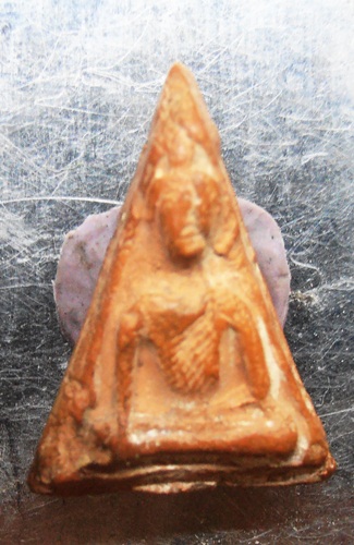 พระนางพญาเนื้อดินหลวงปู่โต๊ะ พิมพ์ที่3 พอสวยครับ