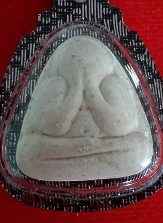 พระปิดตารุ่นแรก หลวงปู่หมุน พิธีเจริญลาภ ปี42 ผสมผงพุทธคุณ ผสมเกษา จีวร