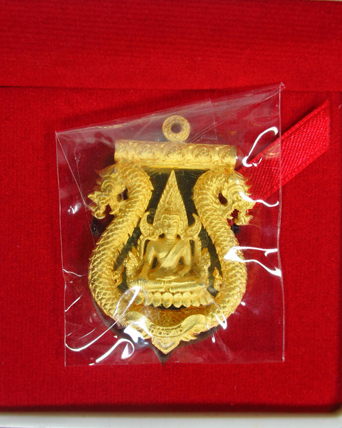 เหรียญพระพุทธชินราชเสมาฉลุลาย เนื้อทองทิพย์ ปี 2555 หลวงปู่แขก วัดสุนทรประดิษฐ์ พิษณุโลก