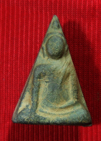 พระนางพญา วัดนางพญา พิมพ์เข่าโค้ง หลังยันต์ดวง ปี 2514 อ.ถนอมสร้าง จ.พิษณุโลก