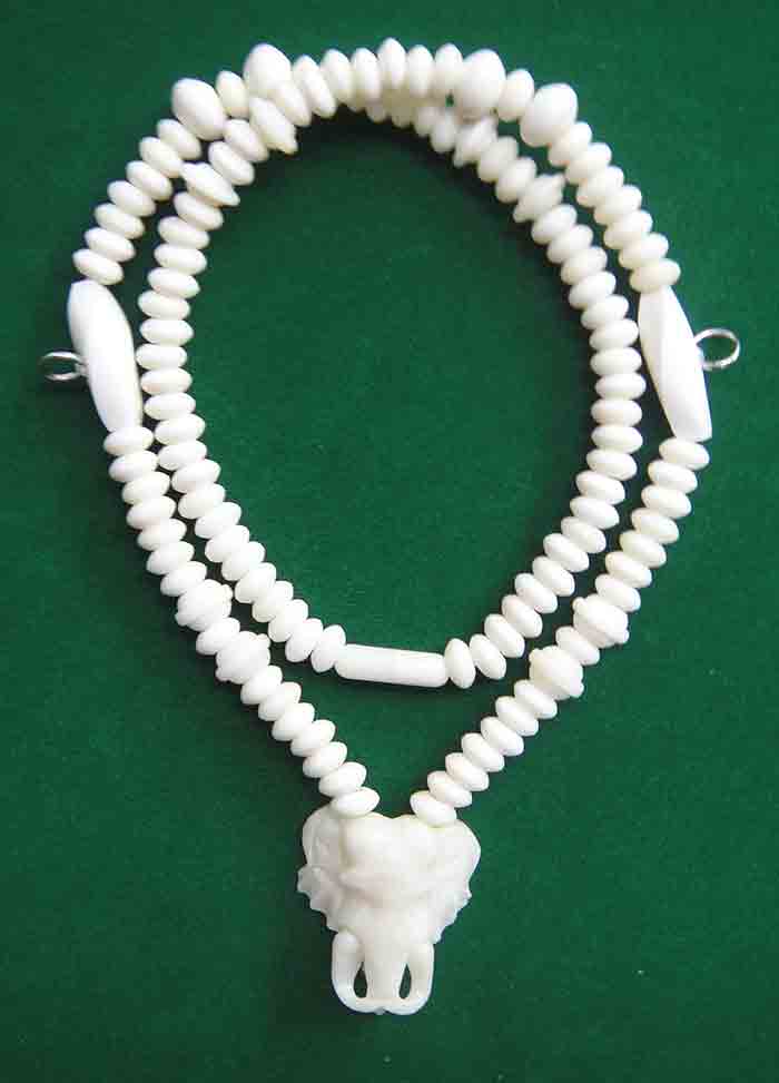 ***สร้อยคล้องพระงานกระดูกหัวขุนกลางหัวช้าง งานแฮนเมด(Handmade) ความยาว ๒๕ นิ้ว แบบ ๓ ห่วง ๑ เส้นสวย